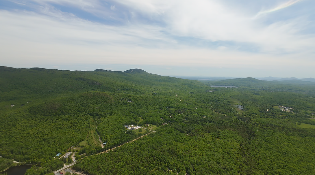 Vue sur le Mont-Orford et les Cantons-de-l'Est depuis un terrain à vendre à Eastman
